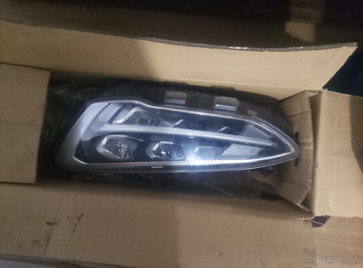 Ľavé predné svetlo Ford FOCUS Mk4 Fullu led