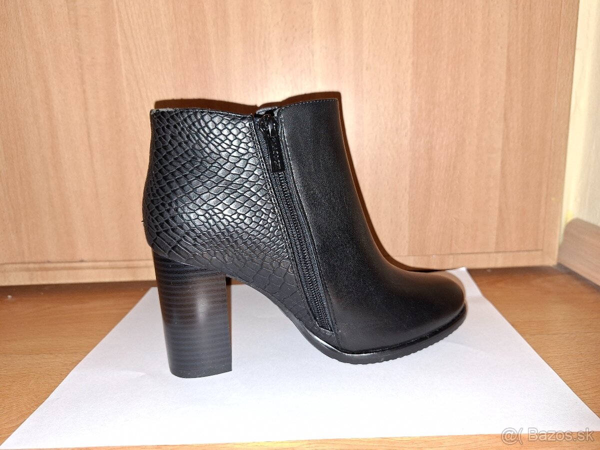 Rôzne značkové topánky