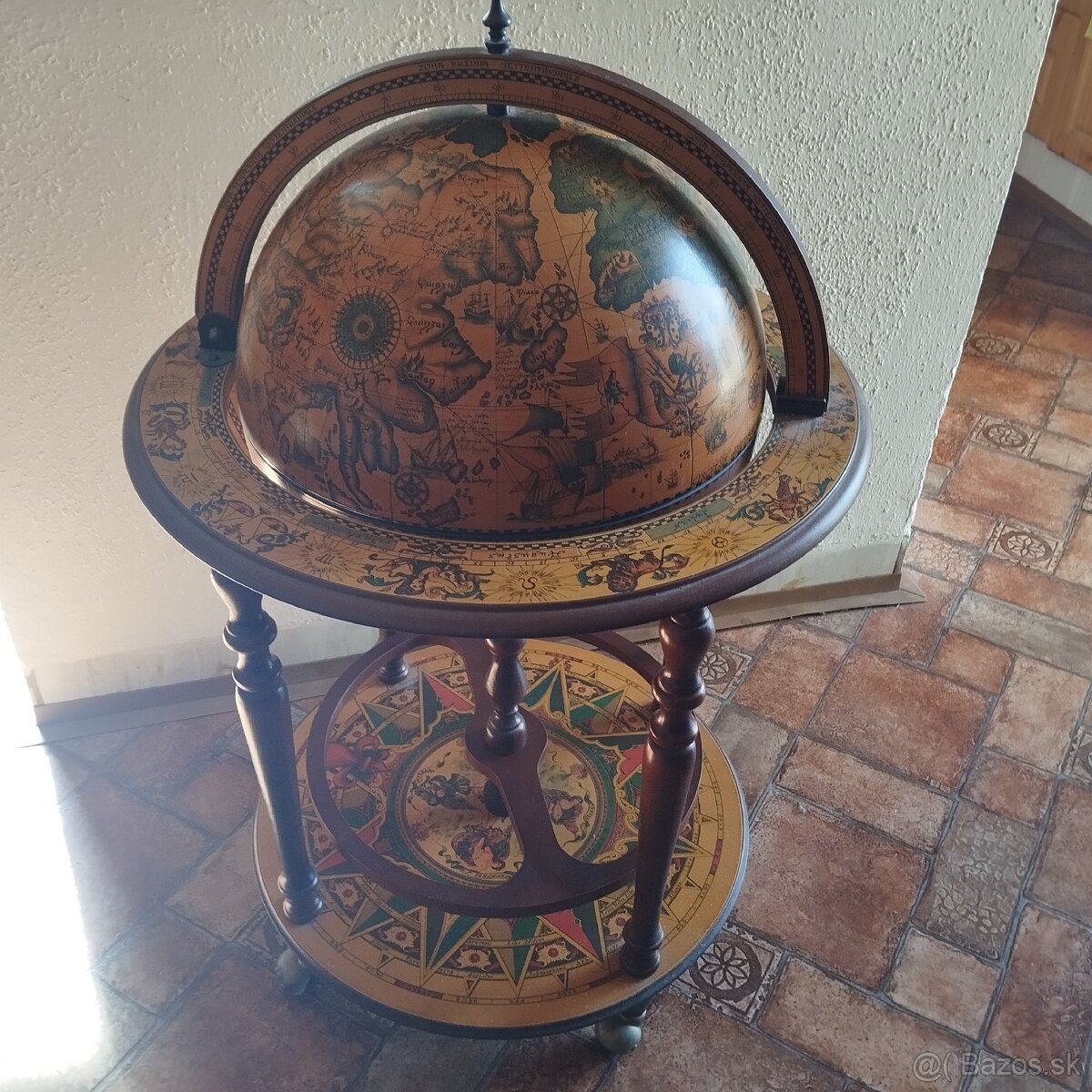 Elegantný barový globus