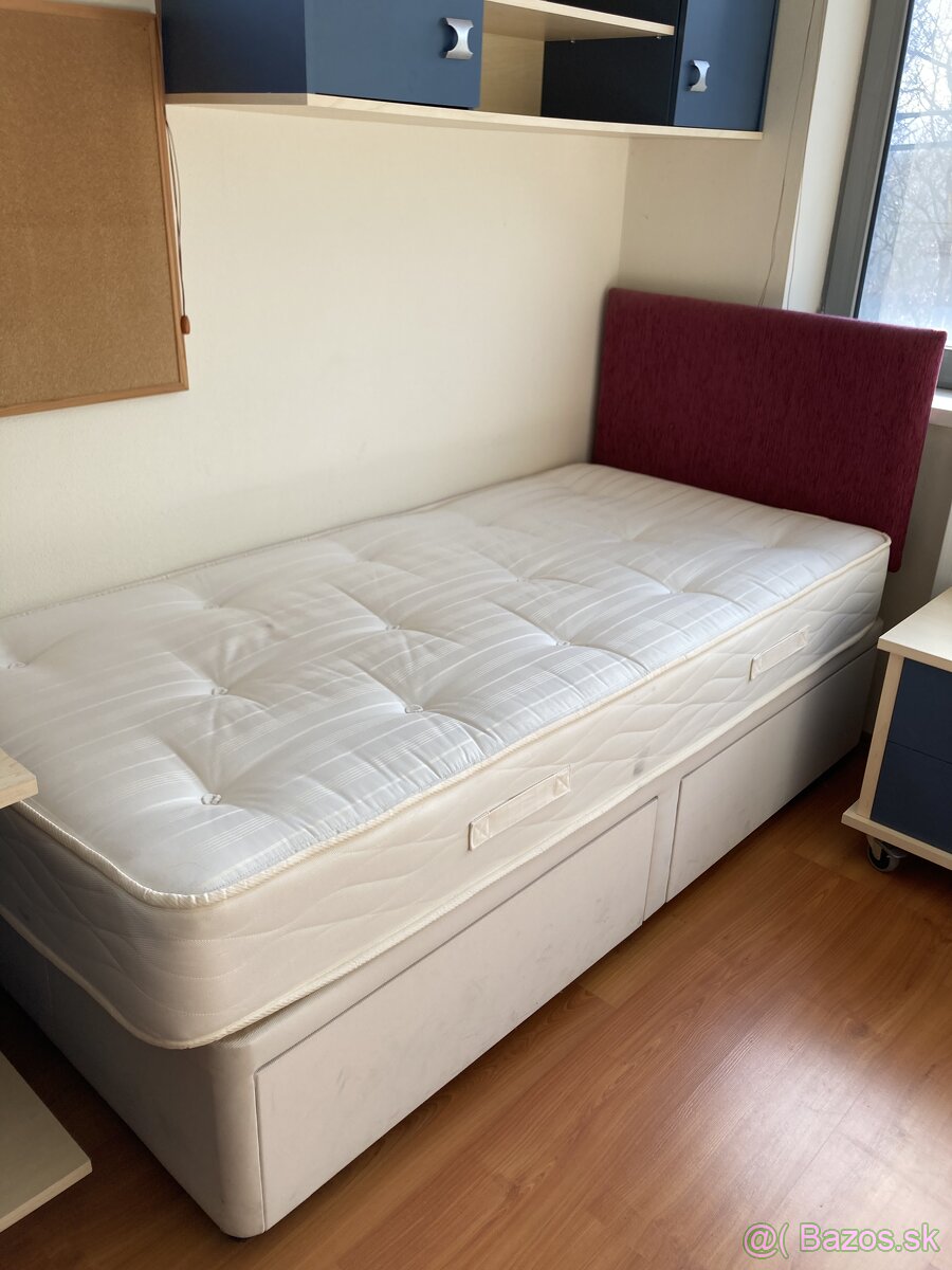 Queen-sized bed znacky Stuart Jones + kvalitny matrac