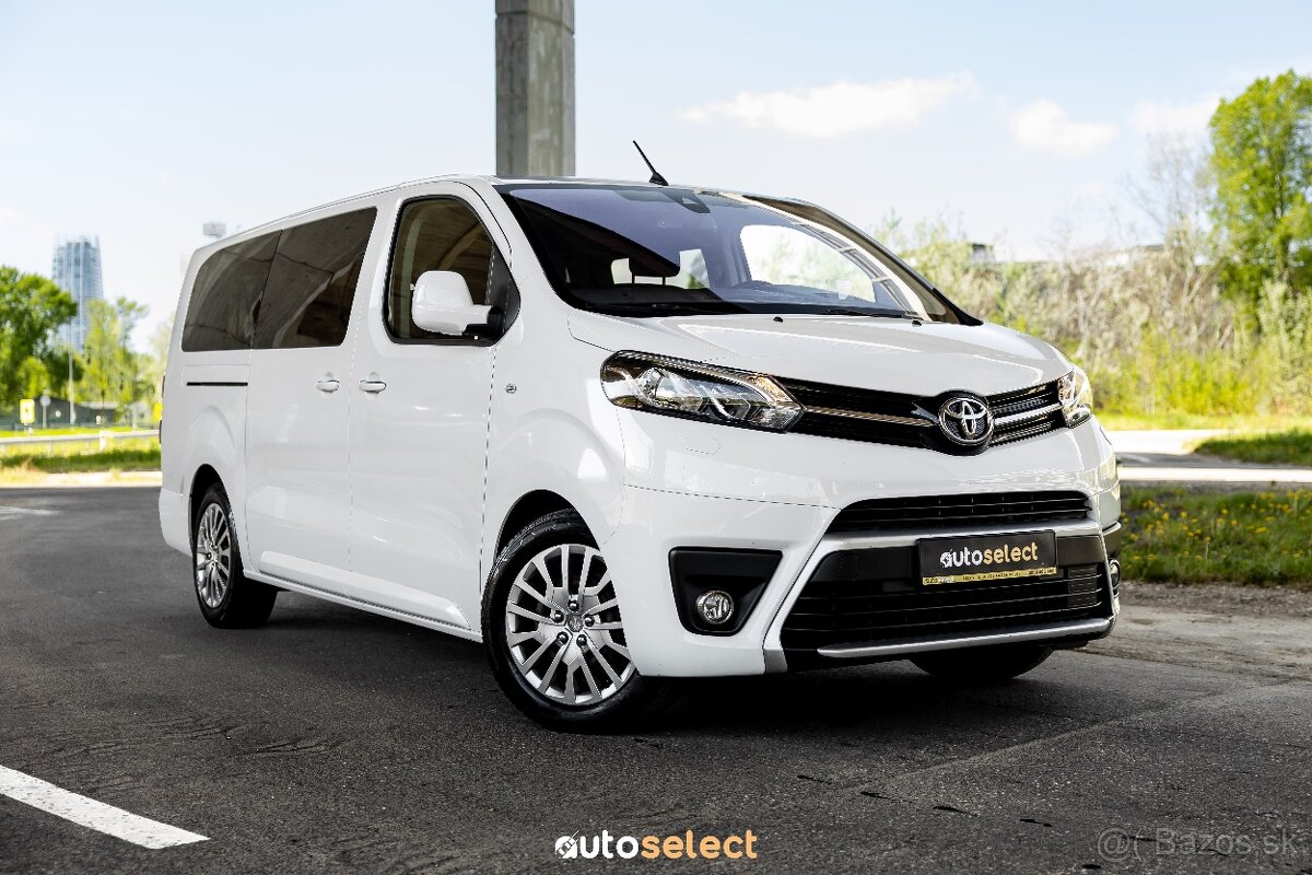 Prenajom 9 miestneho vozidla Toyota automat