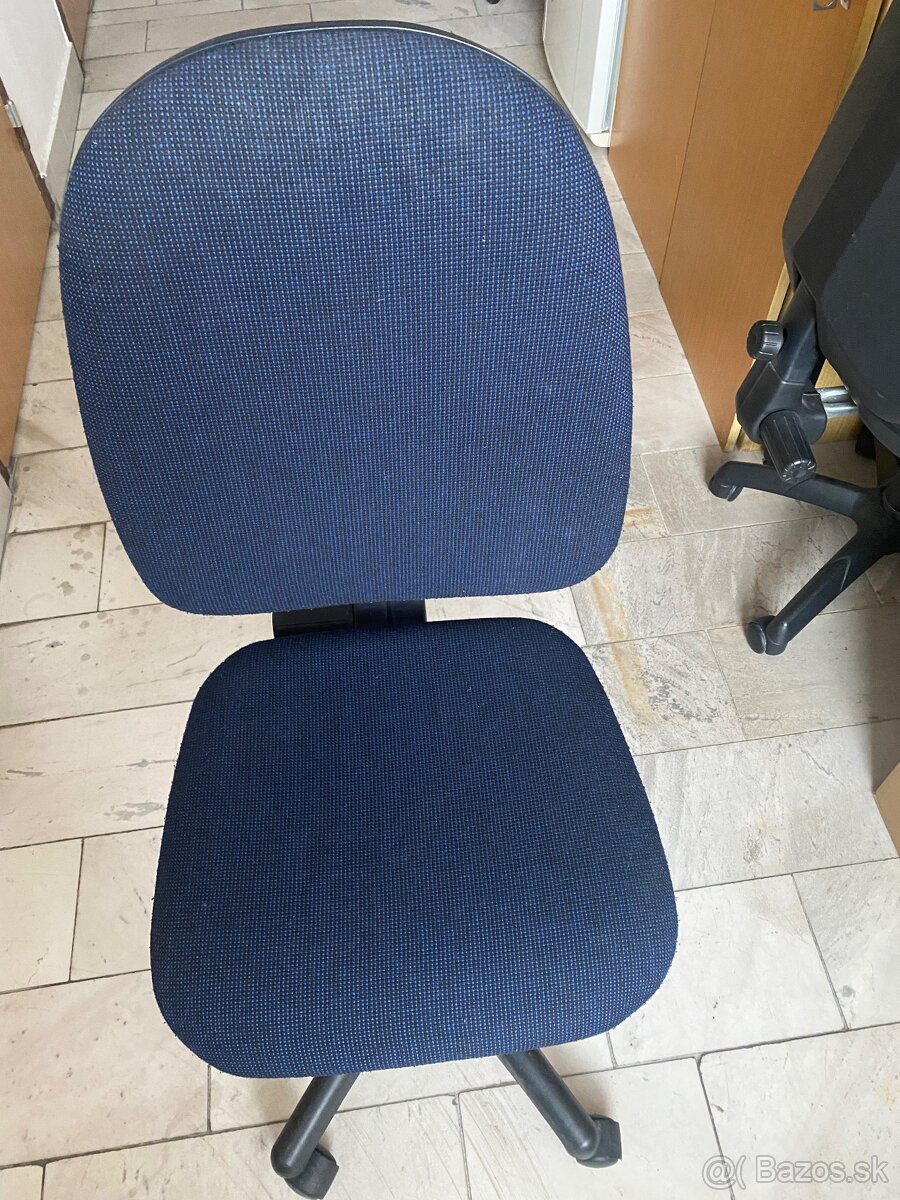 Lacno predam stolicku na kolieskach