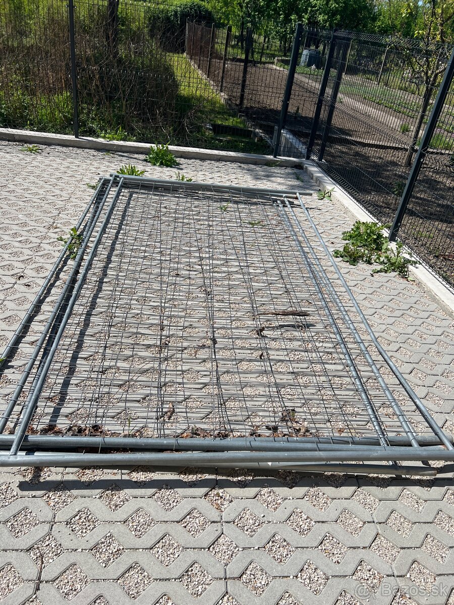 Mobilný plot