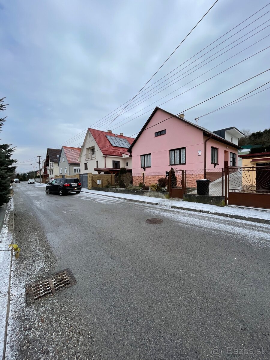 Prenájom - Rodinný dom - 3,5 izbový - Zariadený