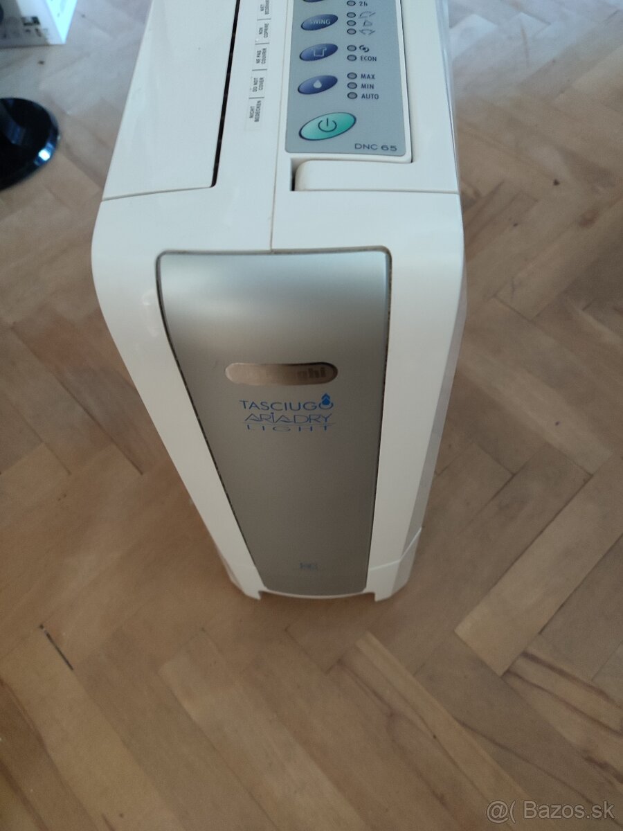 Odvlhčovač DeLonghi DNC 65