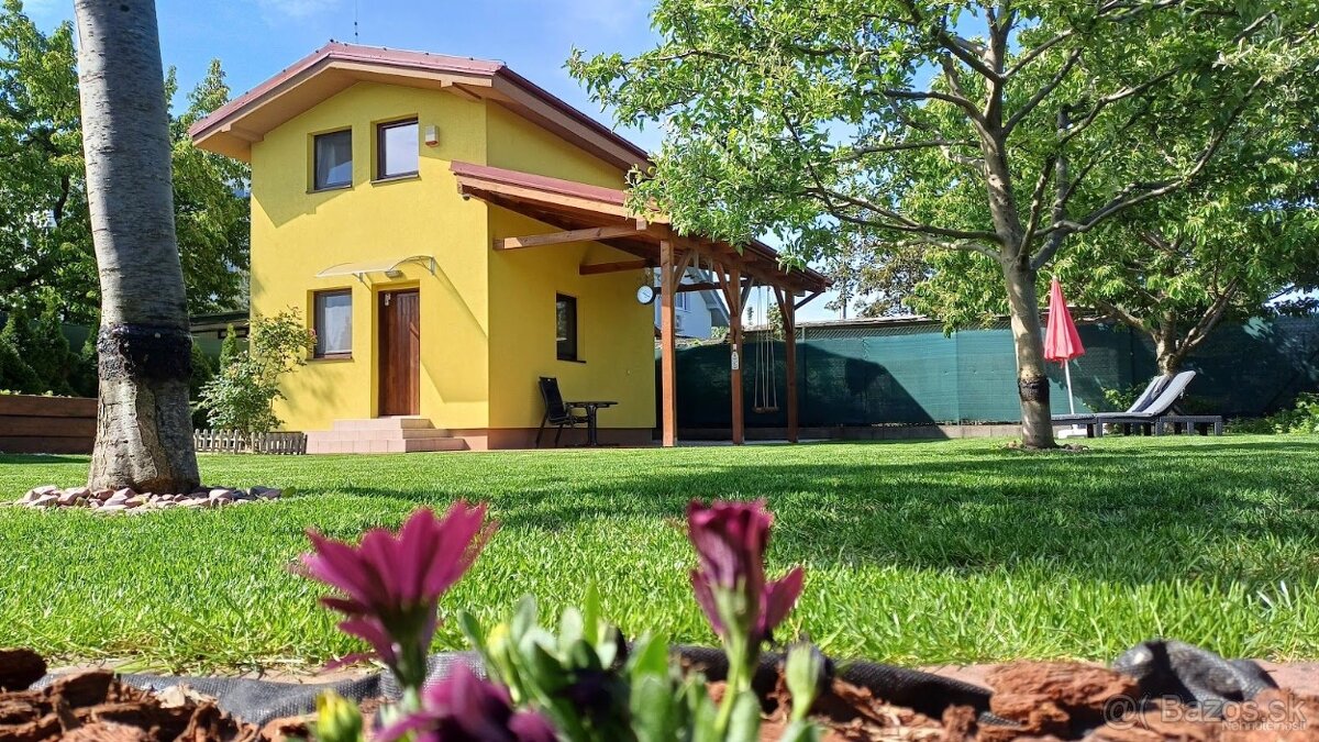 PREDAJ:novopostavená chata,386m2 pozemok, parkovanie