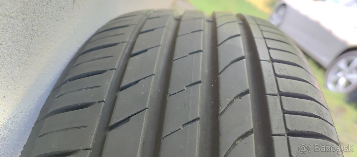 205/50 R17 89V