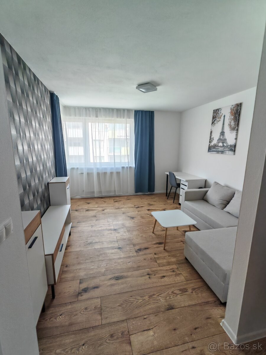 Prenajmem 2 izbový byt v Ružinove s parkovacím miestom
