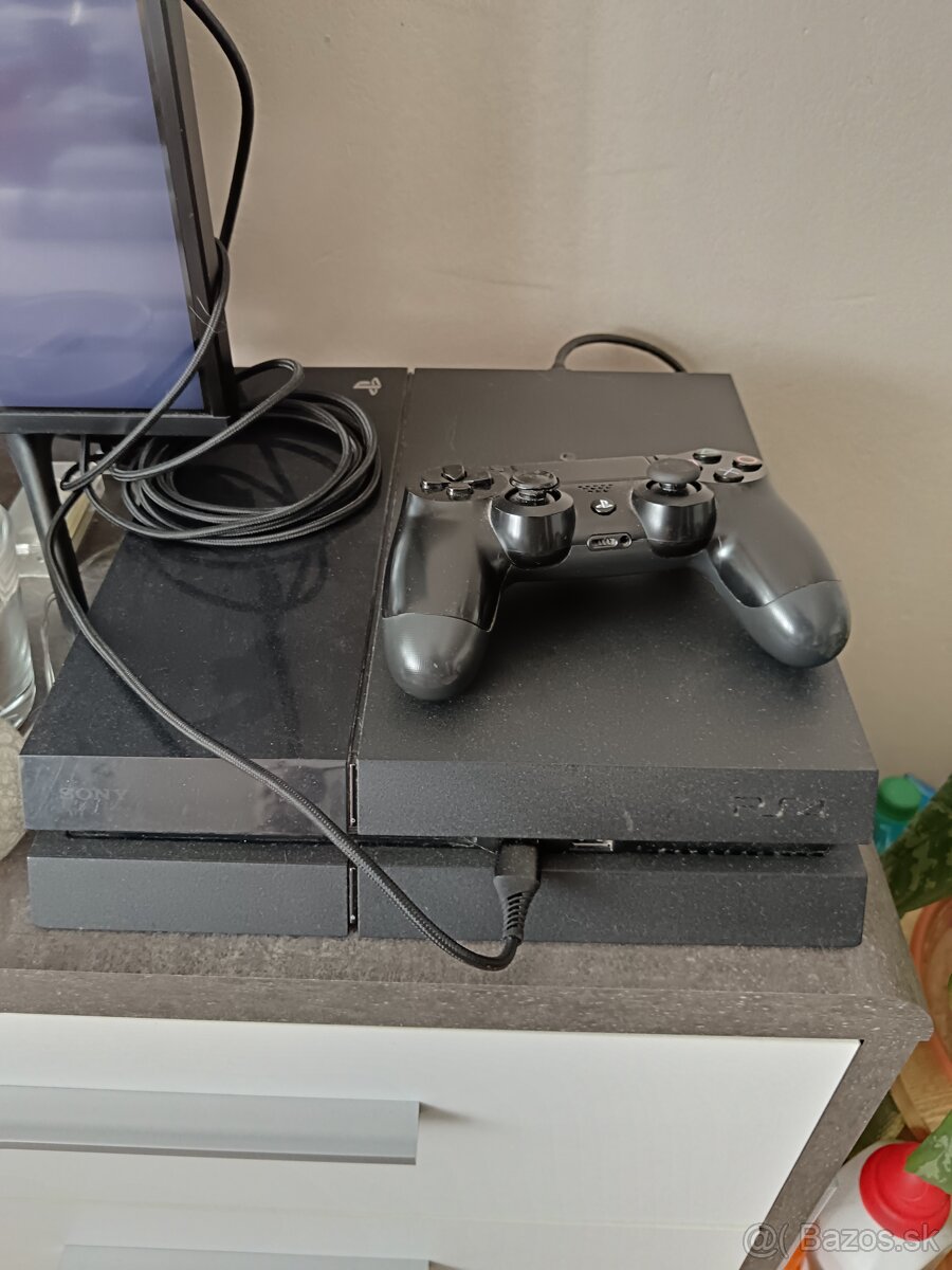 Predám Ps4 500GB