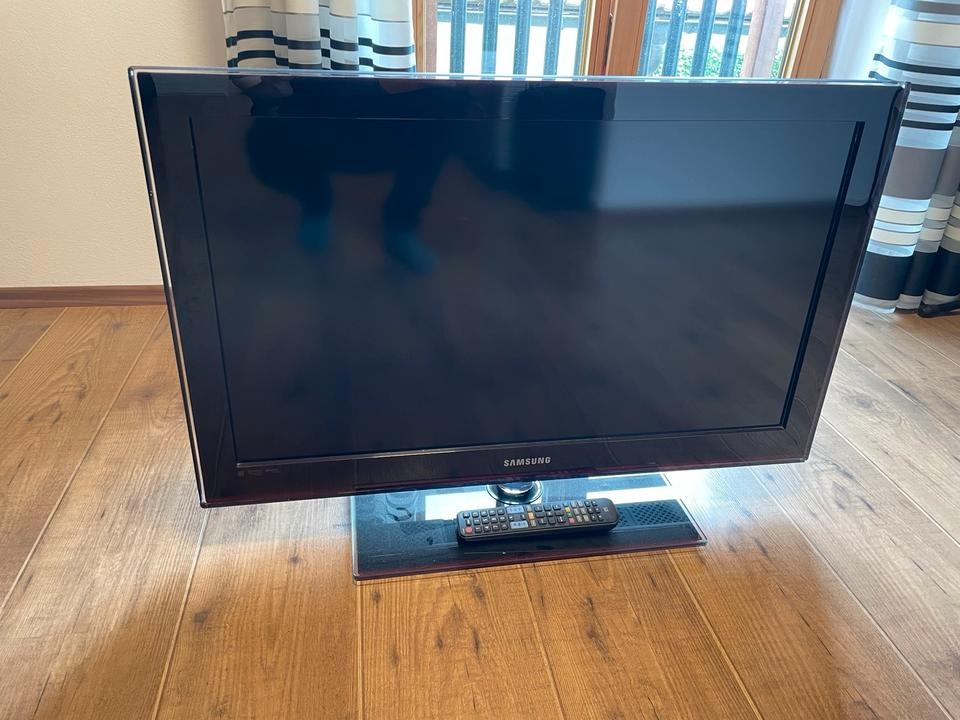 Samsung LCD TV 82cm