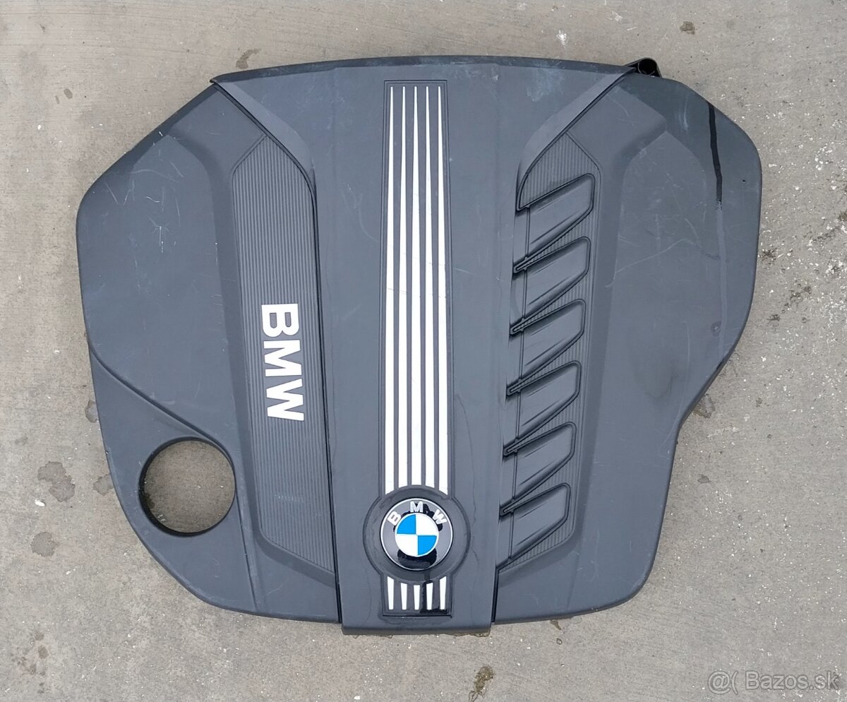 BMW X5 kryt motora 13717811025