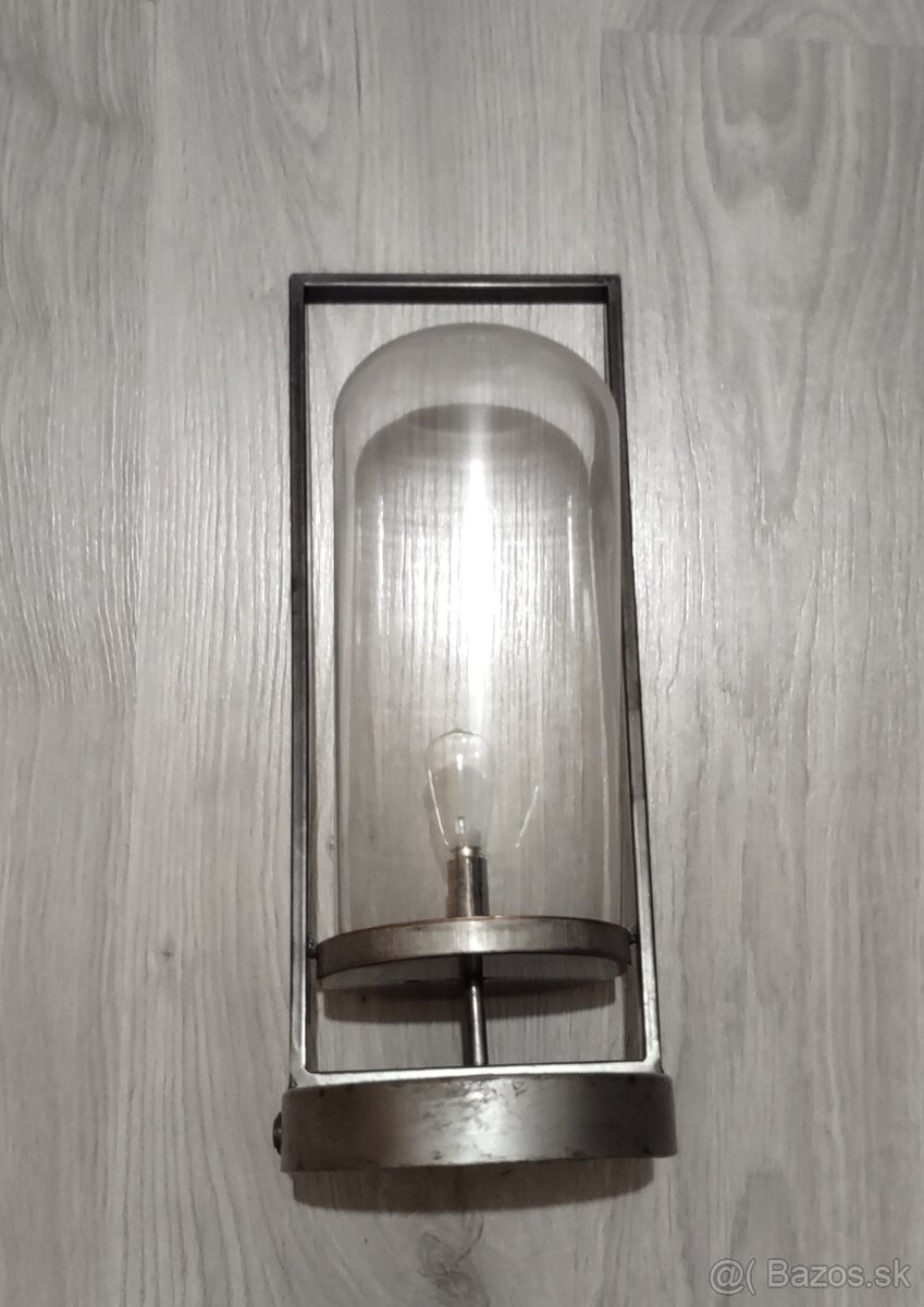 Predám industriálnu stolovú lampu.