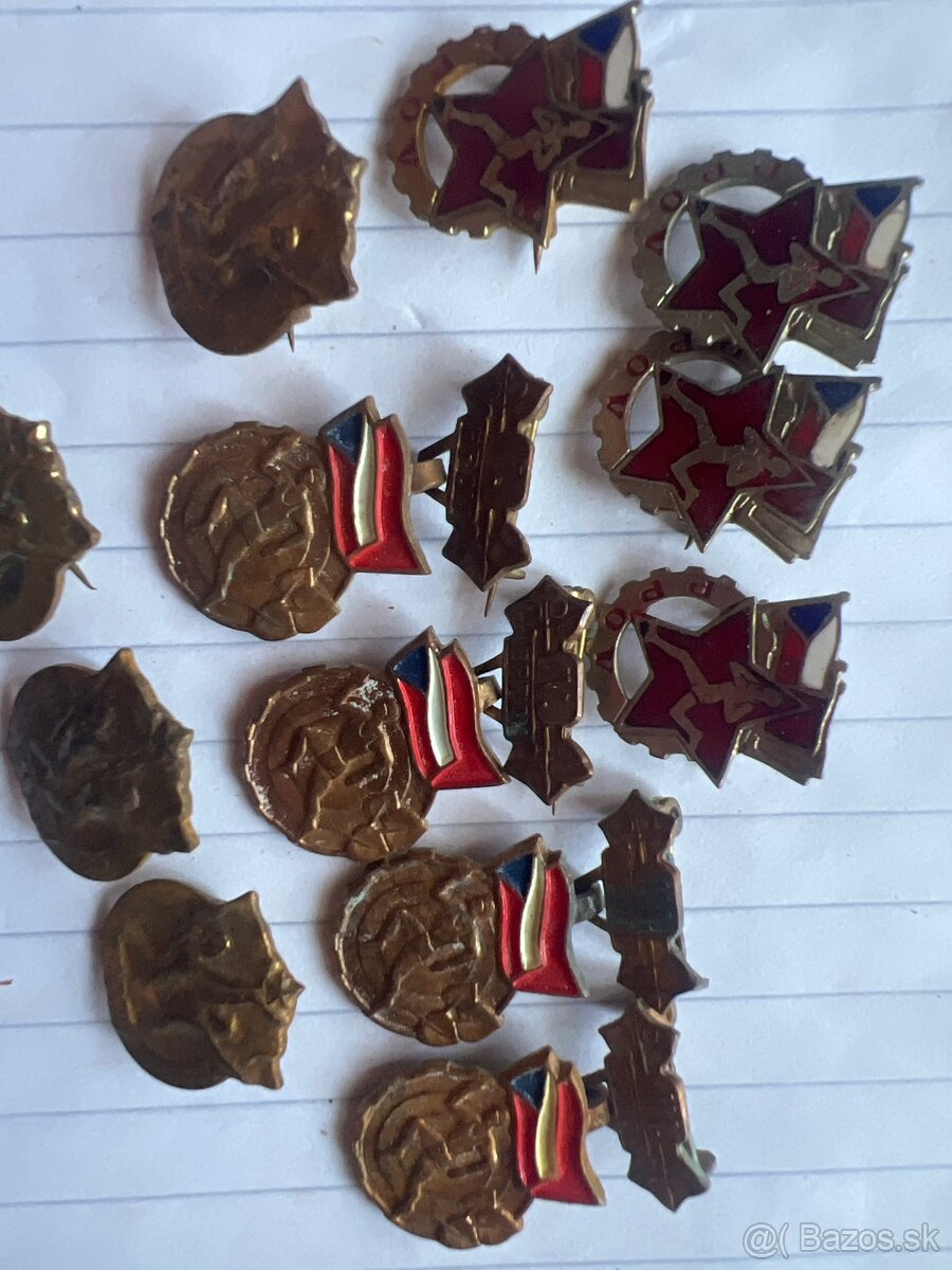 Odznaky 12 kusov cena spolu 6€