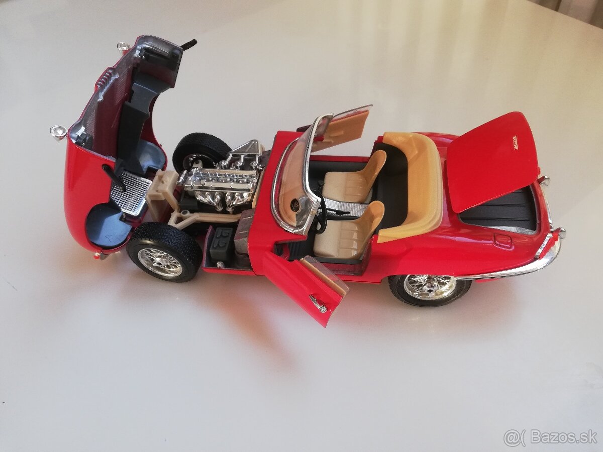 1:18 JAGUAR E type, cervena Bburago