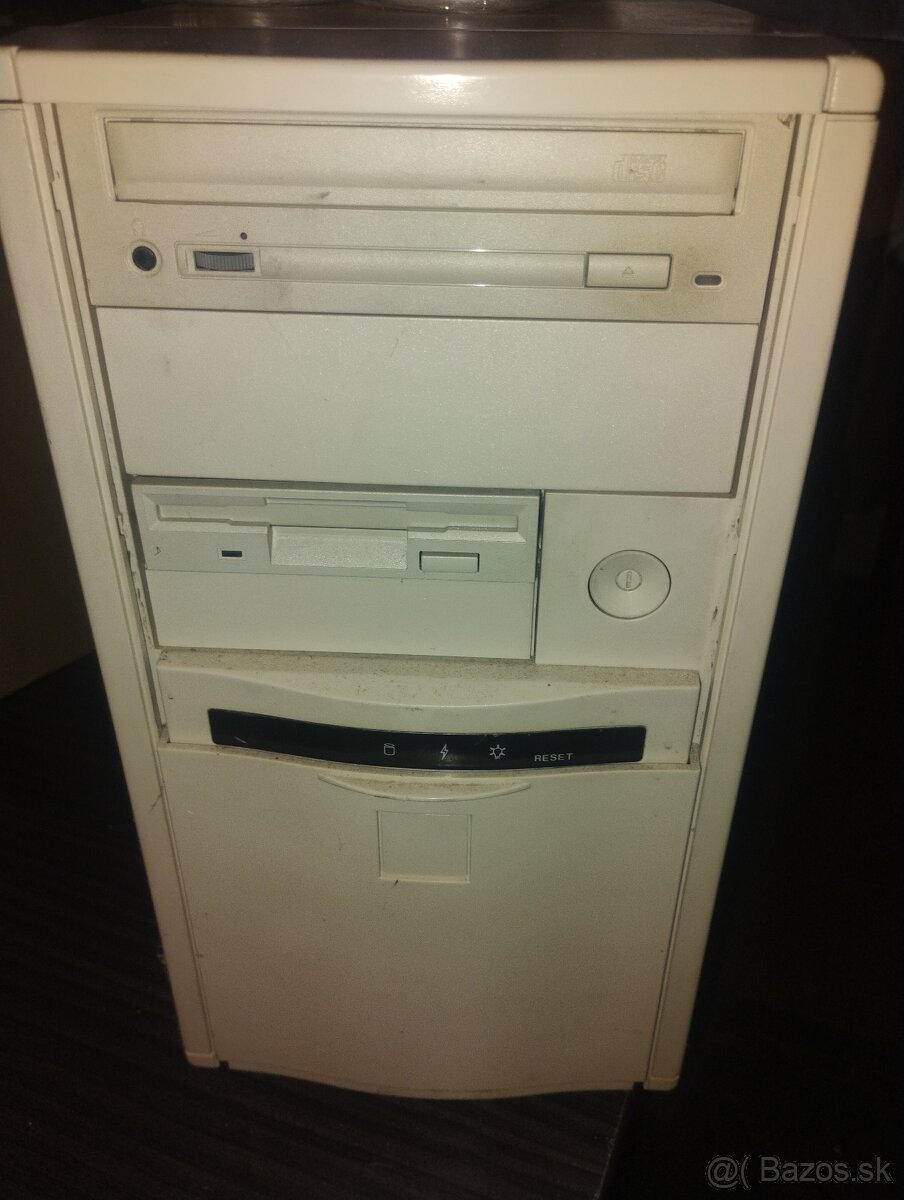 Predám kompletnú retro zostavu PC z roku 1998