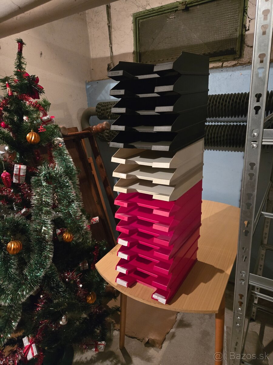 Plastové oskladače na dokumenty