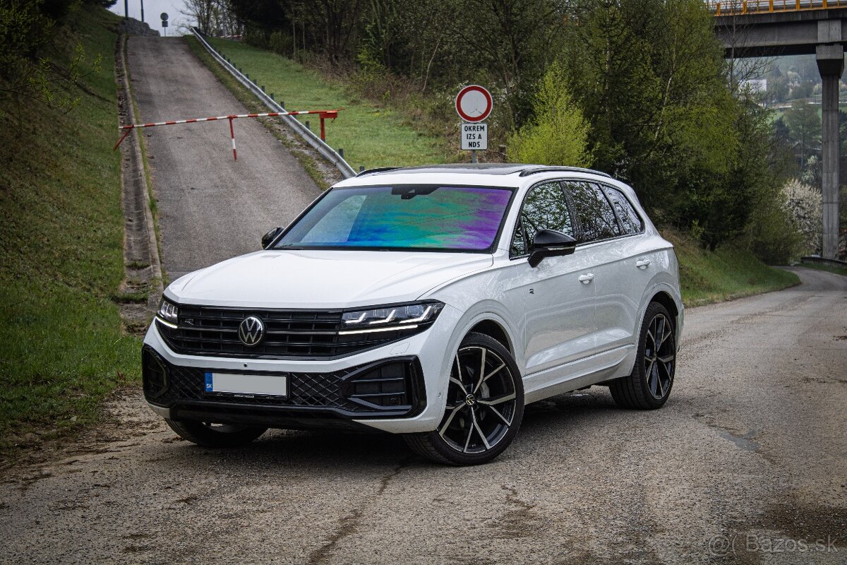 Touareg 3.0 TDI V6 286k R-Line, IQ Light, Pano, Vzduch, DPH