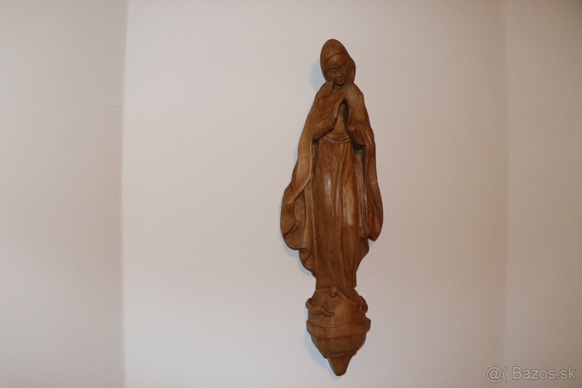 Marie – zašlapává pohany (had) soška dřevo (225D)