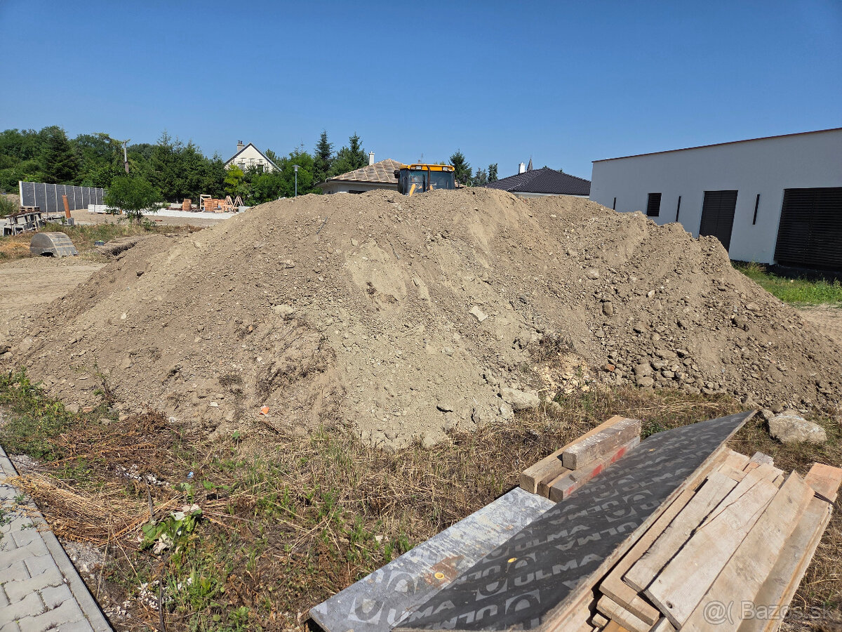 Darujem zeminu