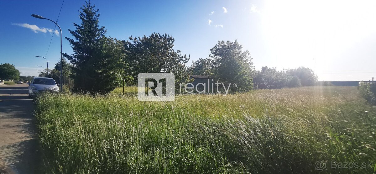 NA PREDAJ POZEMOK /1205 m2/ HORNÁ STREDA