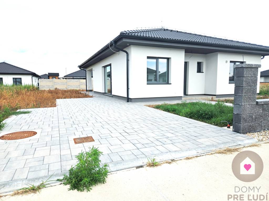 NÍZKOENERGETICKÝ BUNGALOV- 108m2 + krytá terasa 12m2, POZEMO