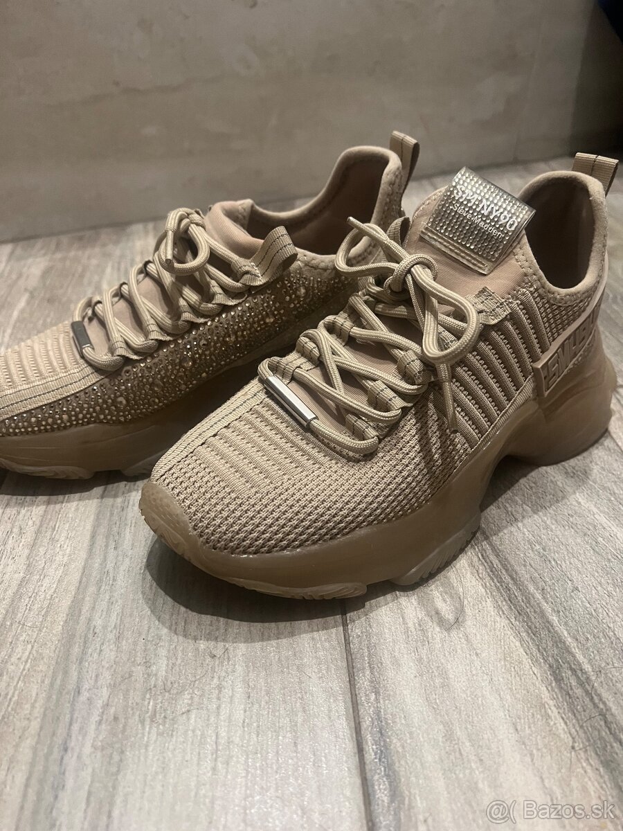 Na predaj botasky STEVE MADDEN