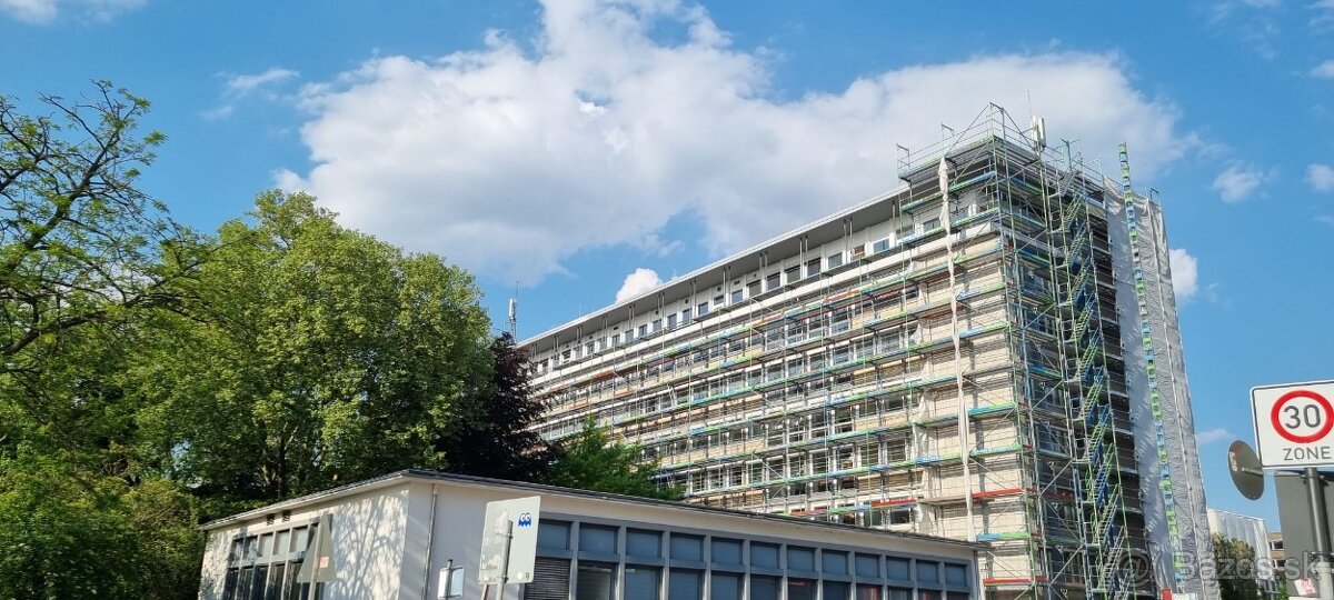 Hľadáme skupinu lešenárov