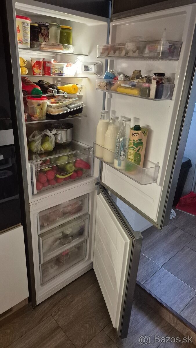 Predam chladnicku Whirlpool W5 811E OX