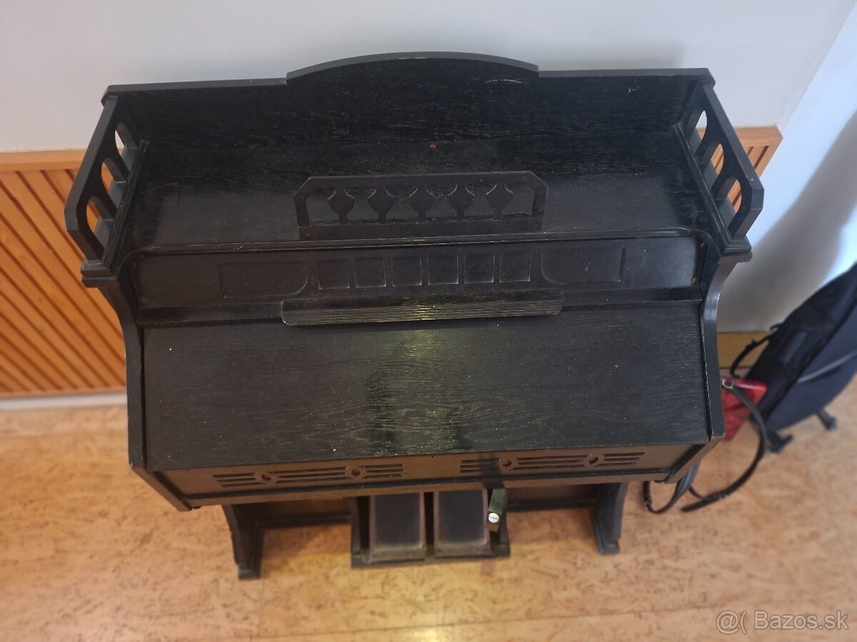 Predám harmónium Julius Guna