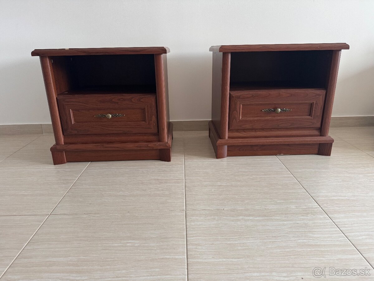 Nočné stolíky- masív- gaštan