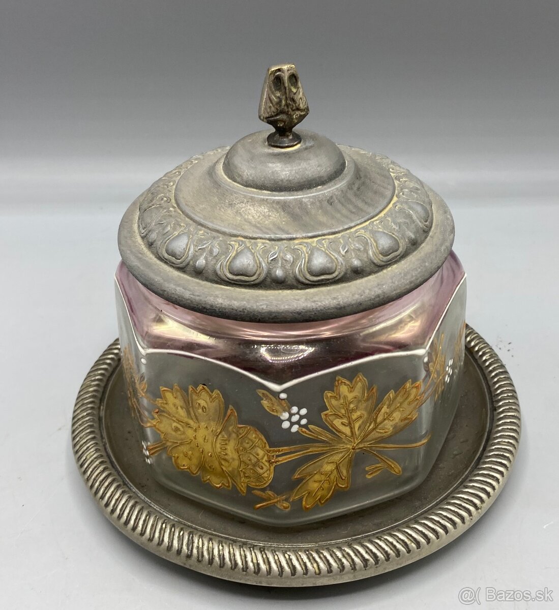 Sklenená dóza s kovovým tanierikom