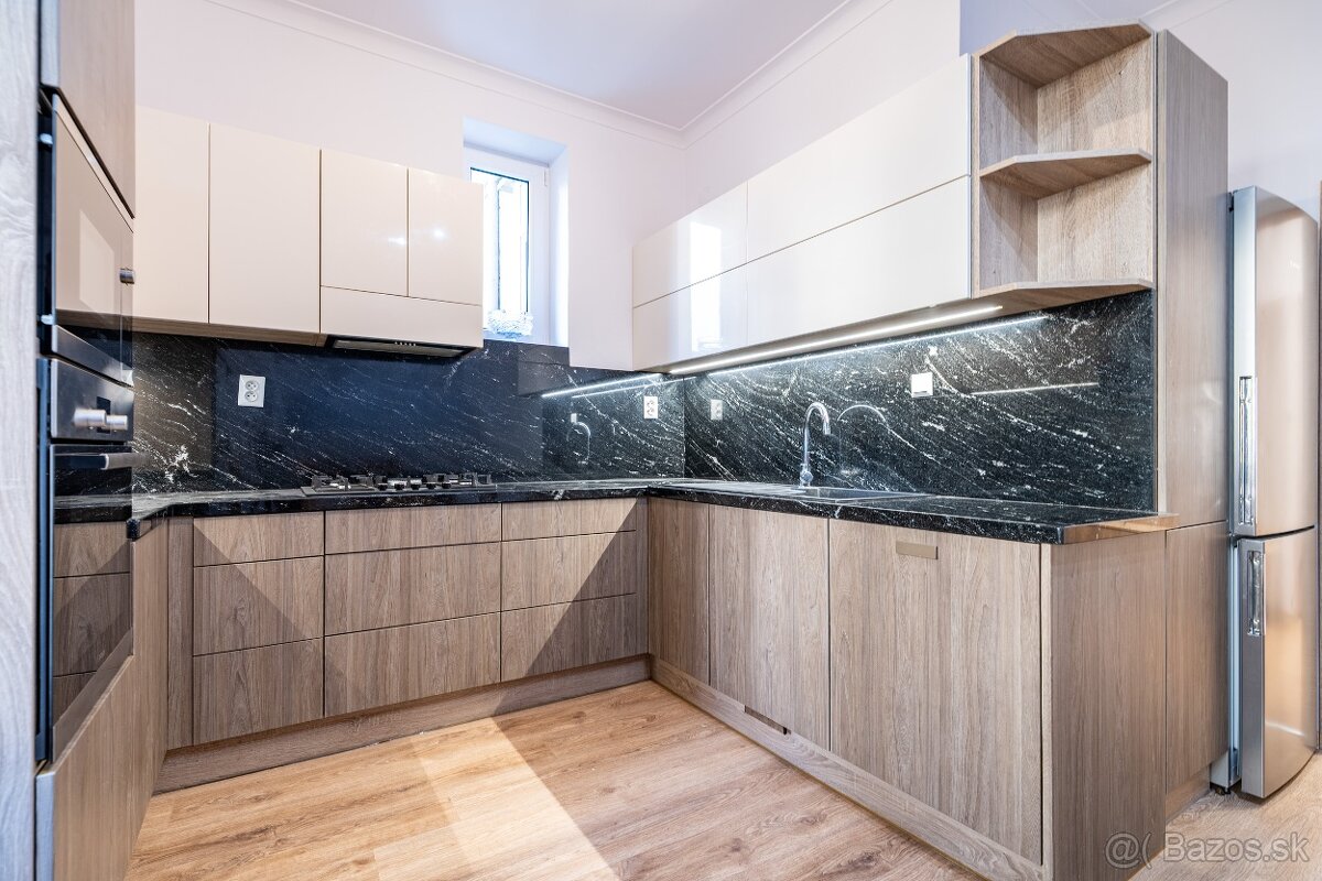 Priestranný 2-izbový byt po kompletnej rekonštrukcii v centr