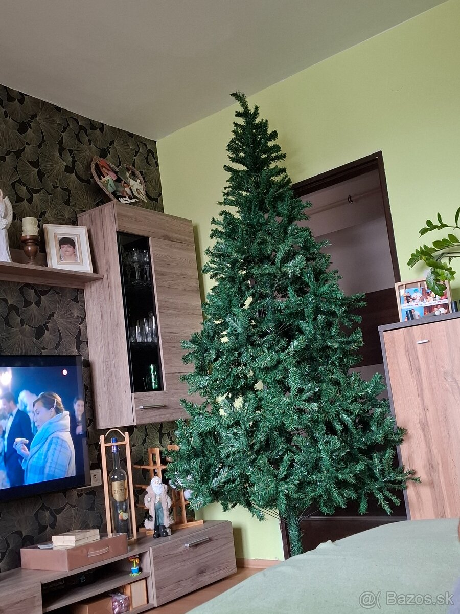 Umelý vianočný stromček