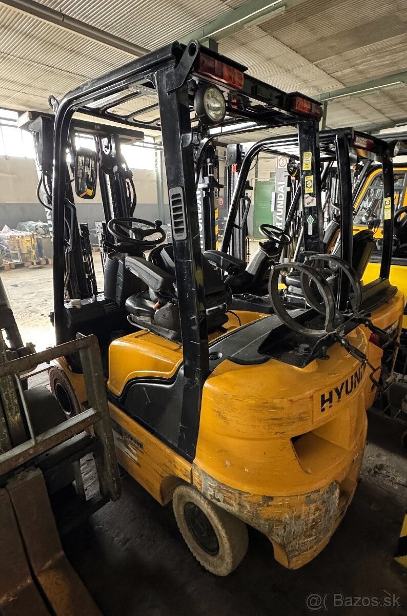 Vysokozdvižný vozík 1800 kg. na LPG