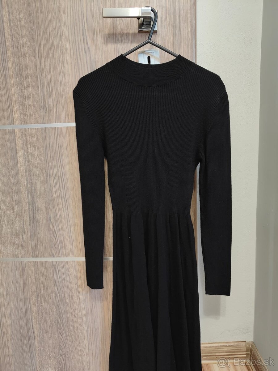 Predám úpletové šaty po kolená