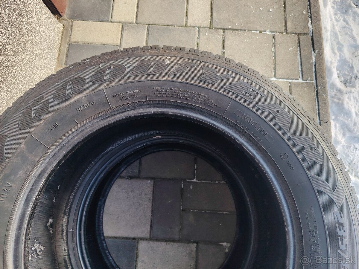 Predám pneu 235/65R17 letné