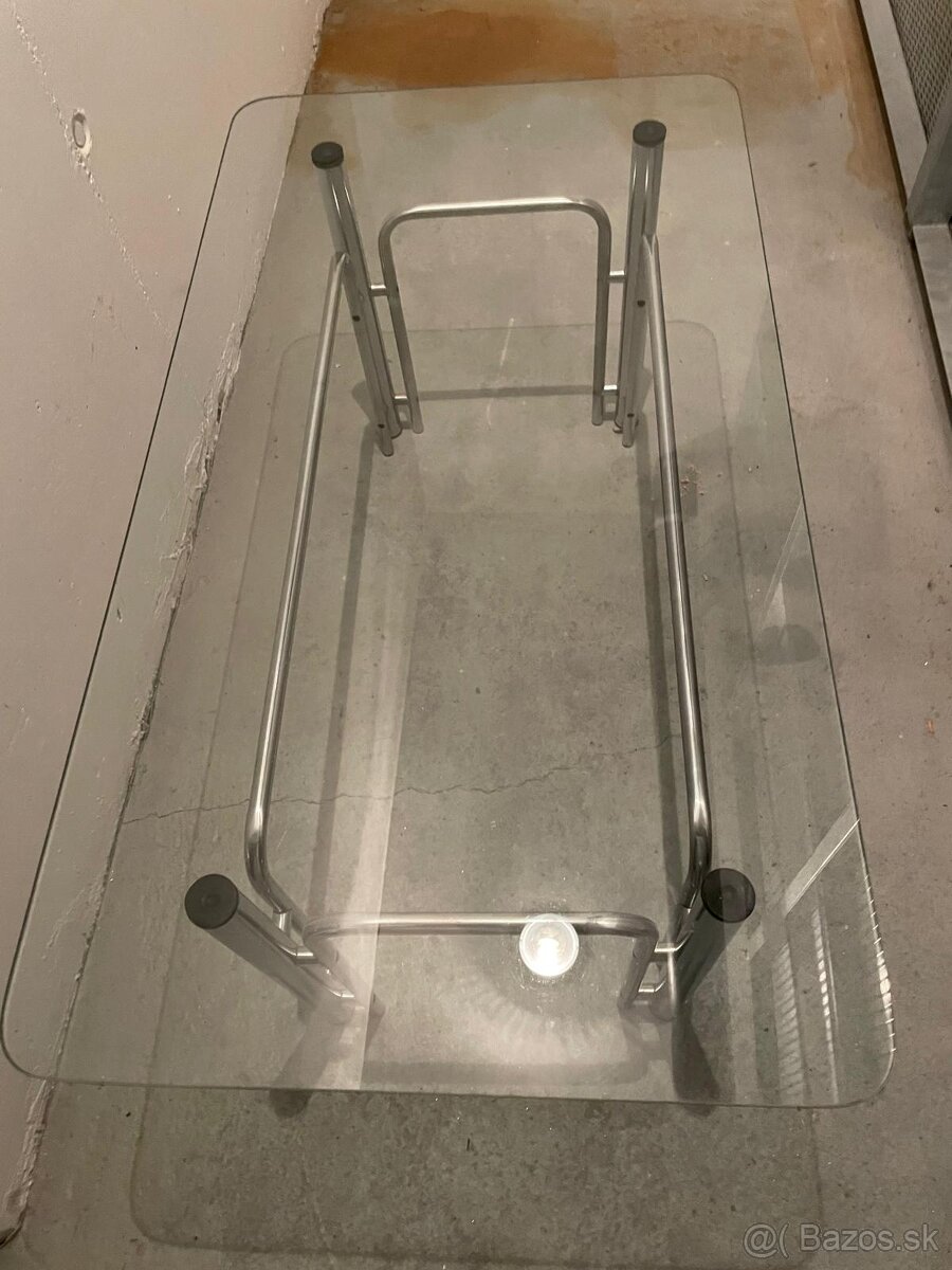 Predám sklenený konferenčný stolík