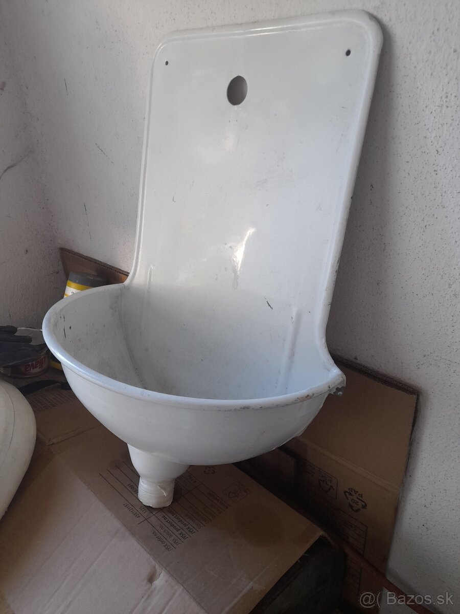 Smaltované umyvadlo 18 eur