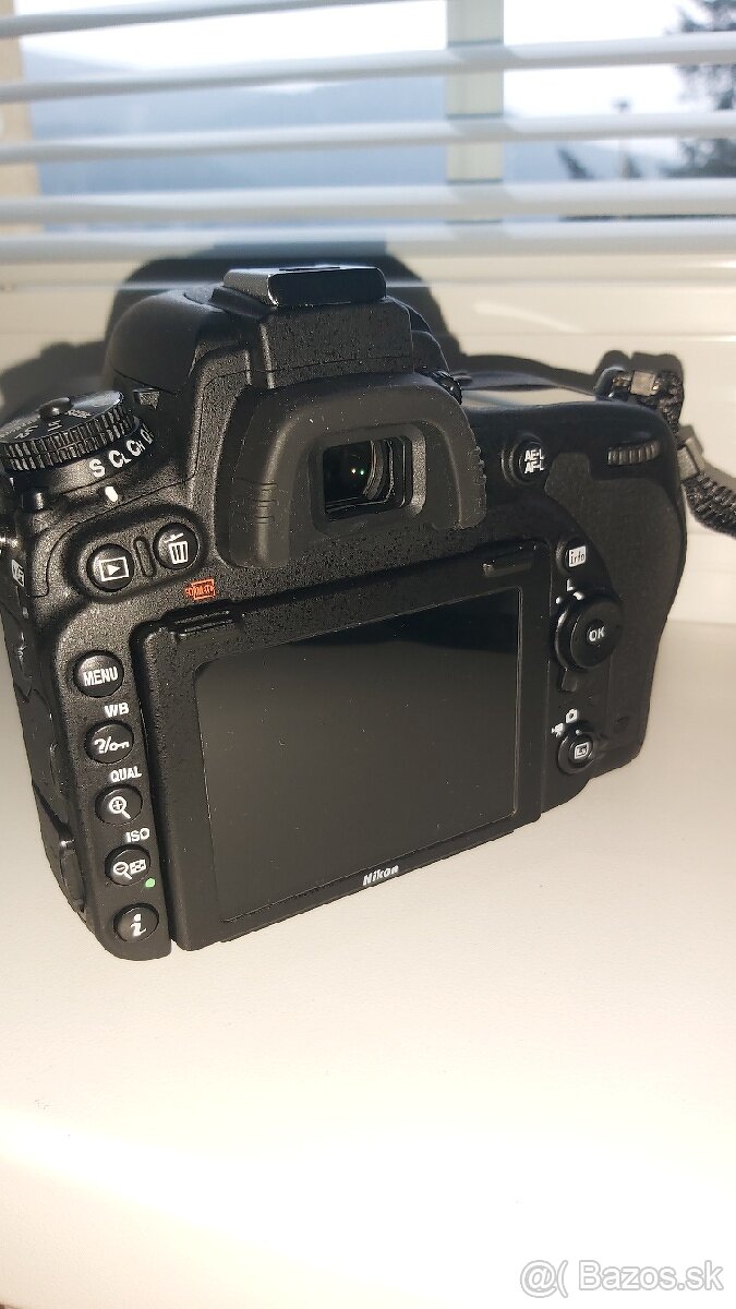 Nikon D750 iba 500 zaberov na zavierke