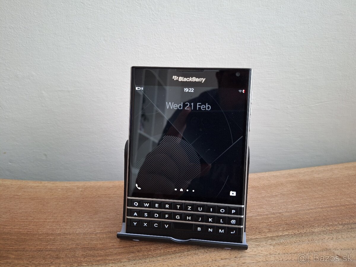 Blackberry Q30