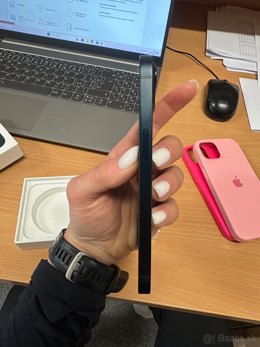 predám iPhone 13 128GB prasknuté sklo na fotoaparáte 0,5