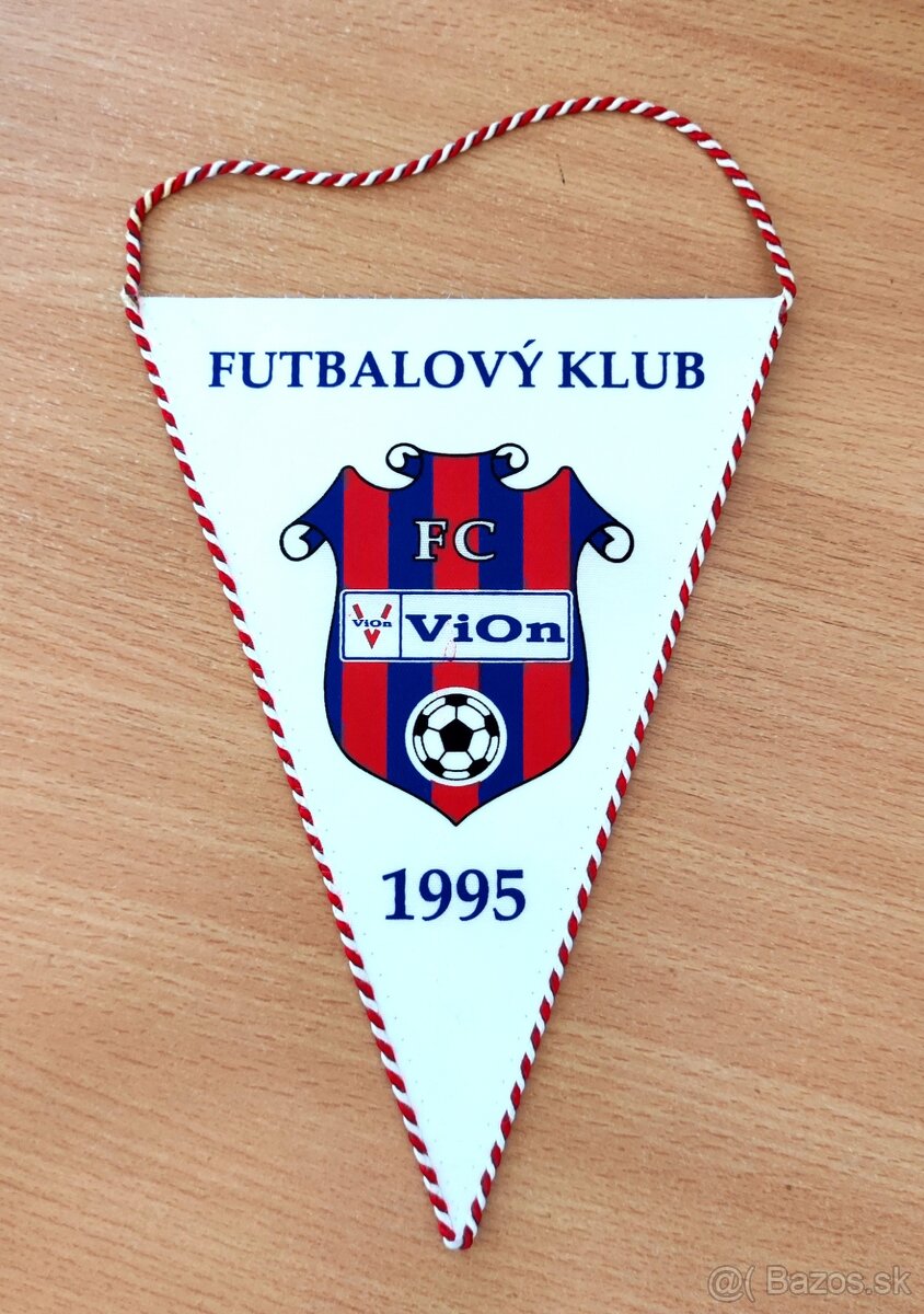 Vlajka a odznak FC Vion