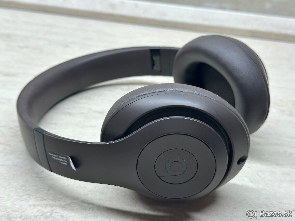 Beats Pro Wireless, brown