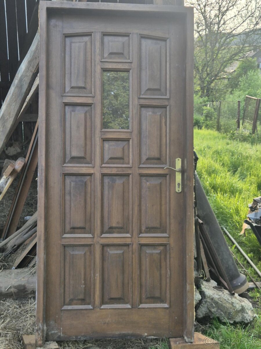Drevené vchodové dvere