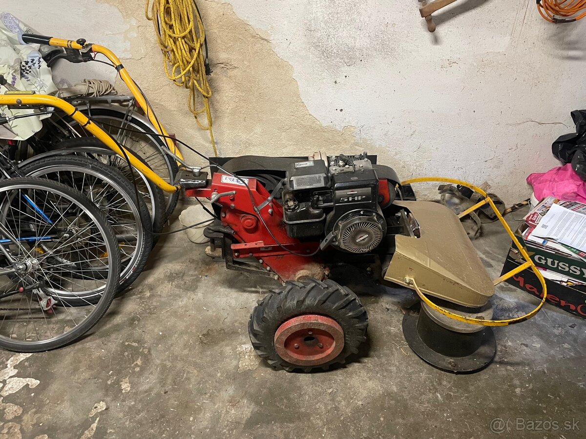 Traktor a bubnová kosačka