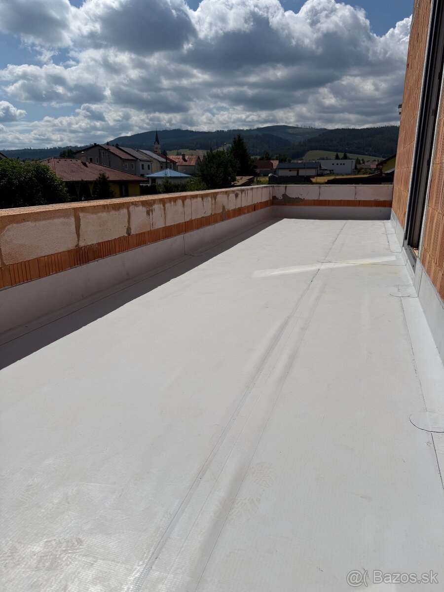 Pomocnik/ PVC Izolater