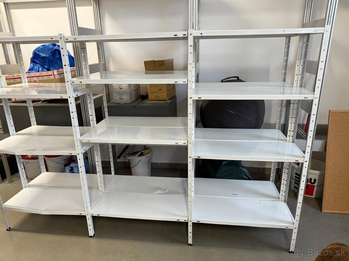 Predám 2 biele kovové regále – plechové police