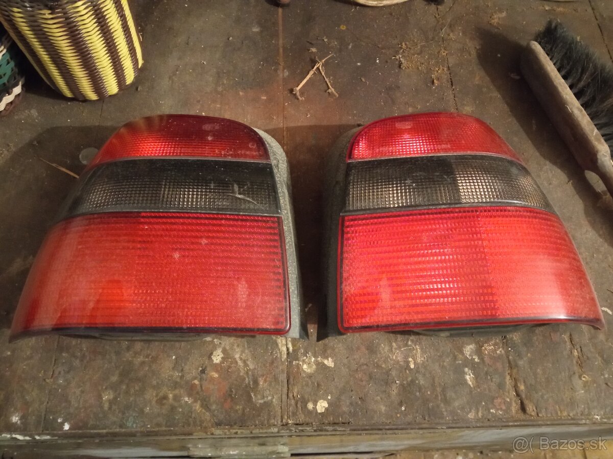 ZADNÍ LAMPY SVĚTLA ŠKODA FELICIA