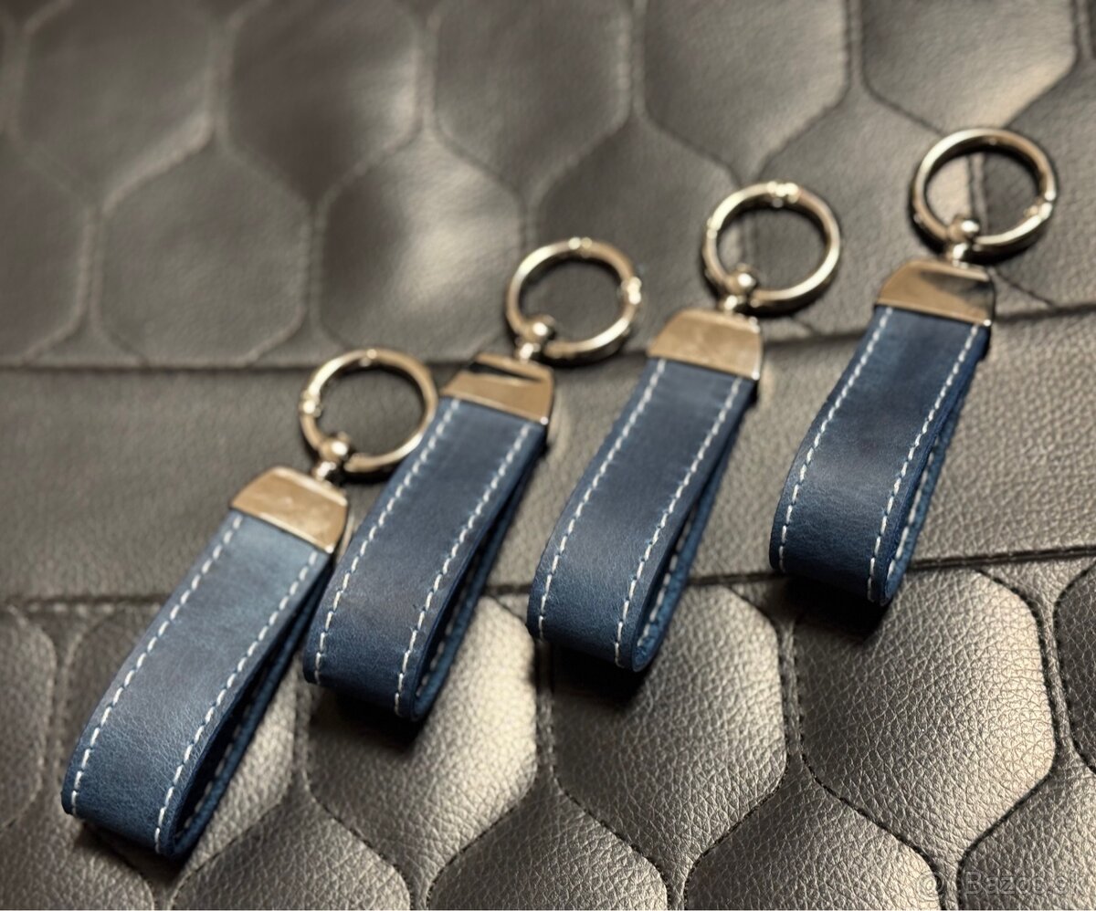 Sada 4 kľúčeniek z pravej kože