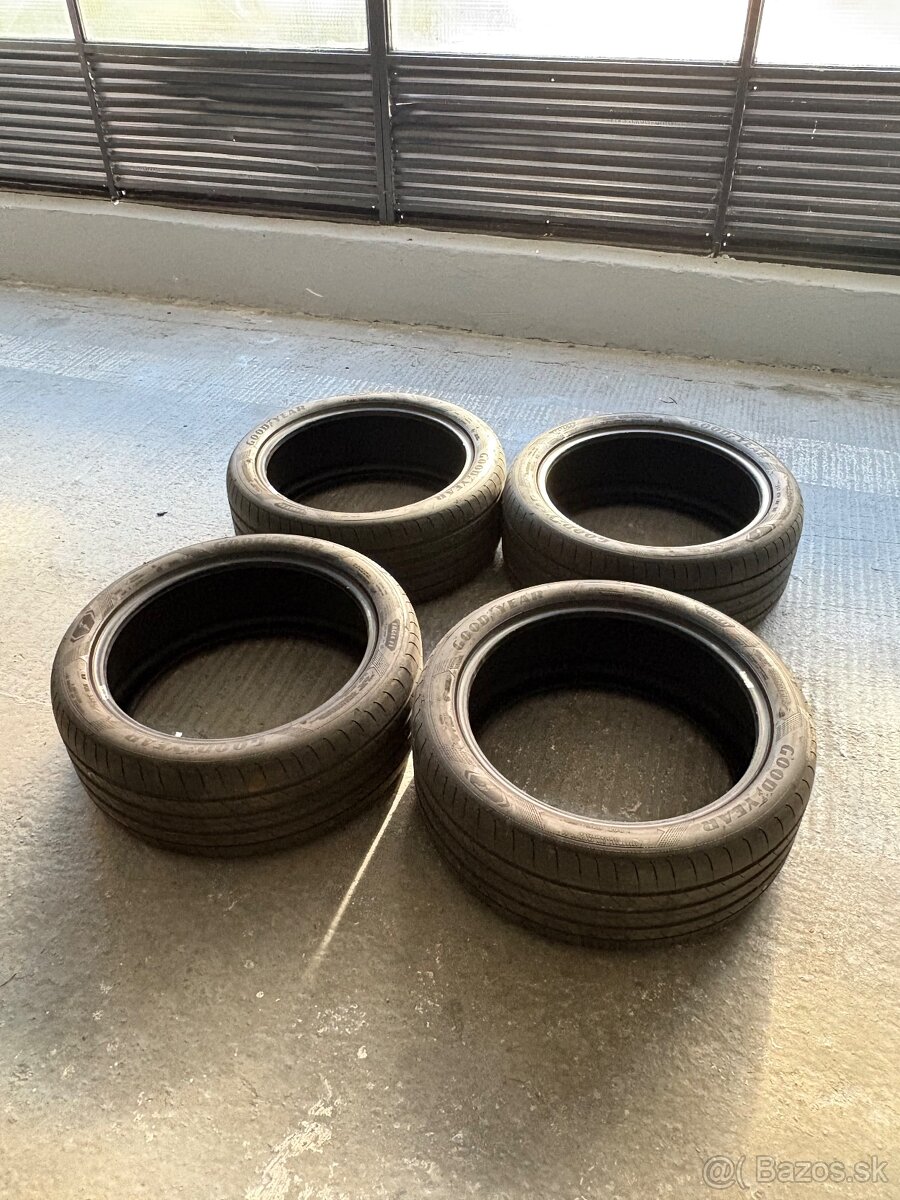 Goodyear Eagle F1 265/40 R20